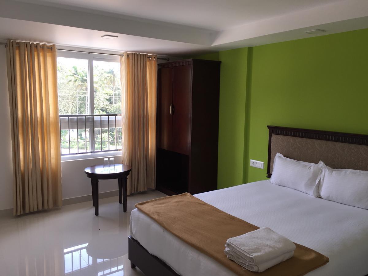 Temple Plaza Kochi Hotel Chottanikara Exterior photo