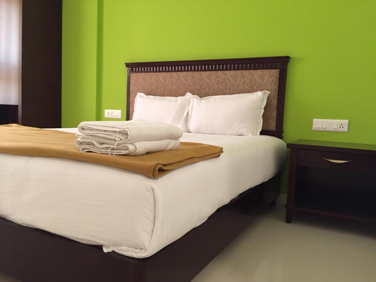 Temple Plaza Kochi Hotel Chottanikara Exterior photo