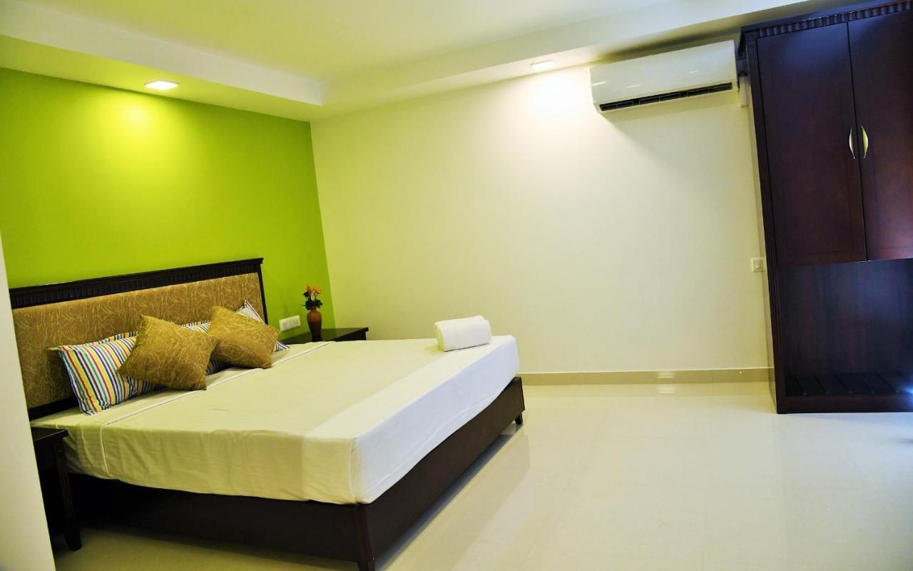 Temple Plaza Kochi Hotel Chottanikara Exterior photo