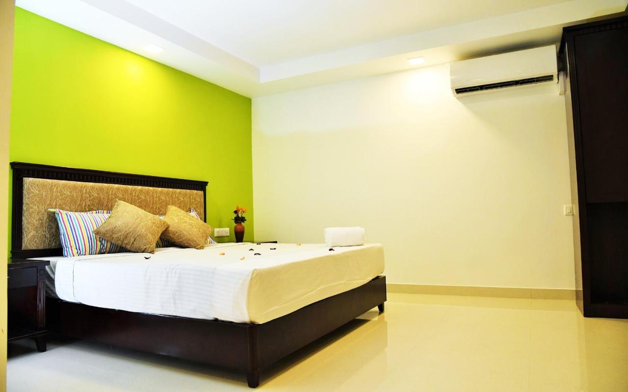 Temple Plaza Kochi Hotel Chottanikara Exterior photo